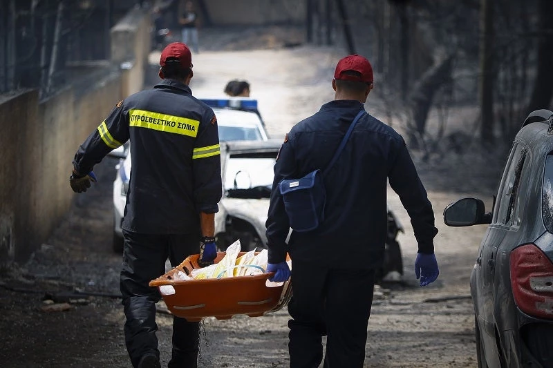 Εγιναν οι πρώτες 10 ταυτοποιήσεις των θυμάτων – Ιατροδικαστής: «Είναι μαζική καταστροφή»